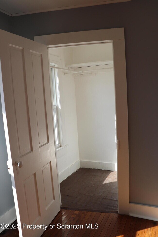 Building Photo - 712 W Lackawanna Ave