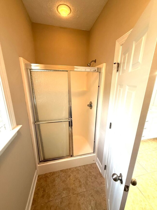 Building Photo - ** 4 bed 2 bath located by Prattville High...