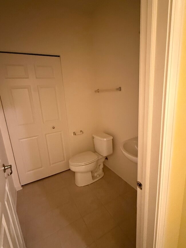 Building Photo - 2225 S Crambourne Way