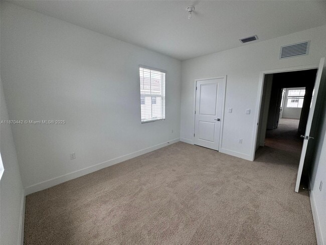Building Photo - 123 SW 171st Ln