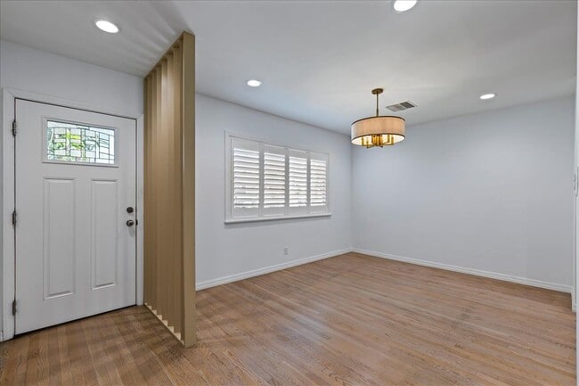 Building Photo - 706 Tufts Ave
