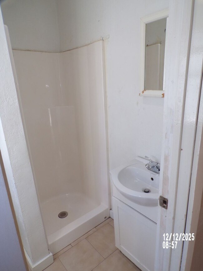 Building Photo - Great re-do