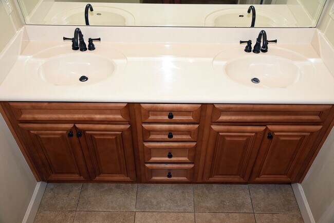 Building Photo - Modern Home in Bluewater Bay!