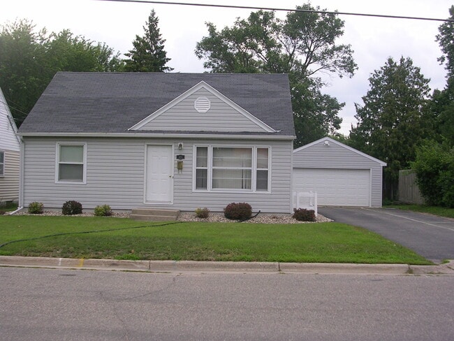 Building Photo - 410 Malin St