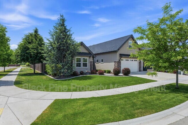 Building Photo - 3761 W Renhold Dr