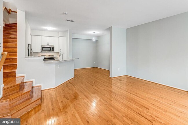 Building Photo - 8315 Sanderling Way