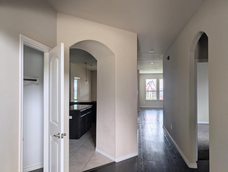Building Photo - 10104 Kemah Pl