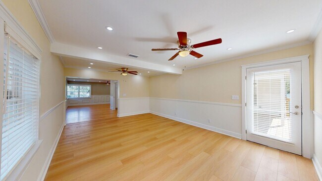 Building Photo - Stunning 4 Bedroom, 2 Bath Home in the Hea...
