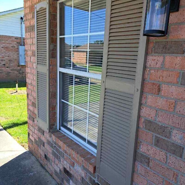 Building Photo - 42493 Barry Ct