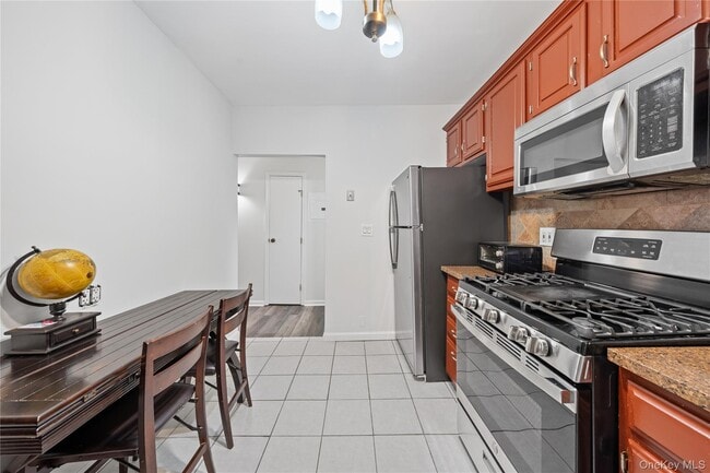 Building Photo - 240 Halstead Ave