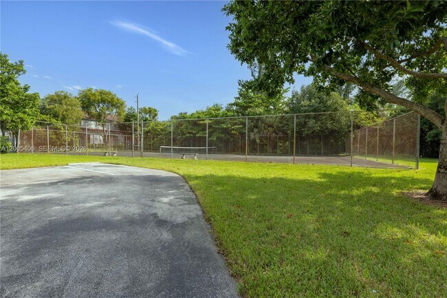 Building Photo - 8390 N Missionwood Cir