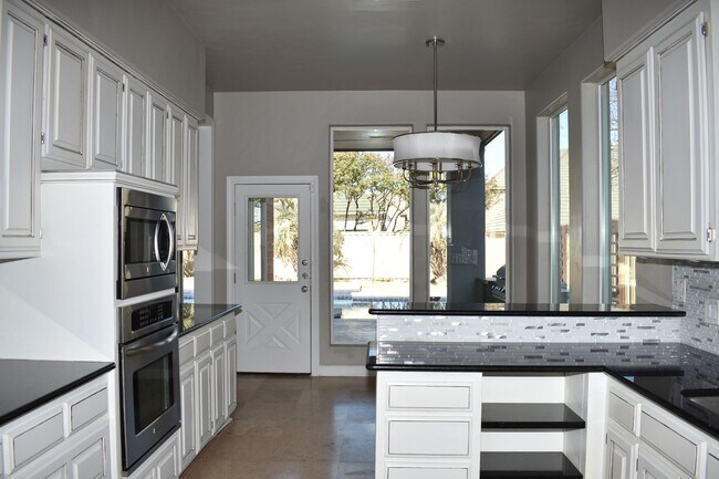 Building Photo - 2307 Autumn Oaks Trail