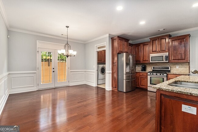 Building Photo - 180 Greenview Dr