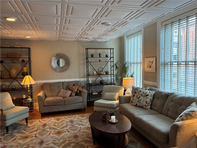 Building Photo - 136 E State St