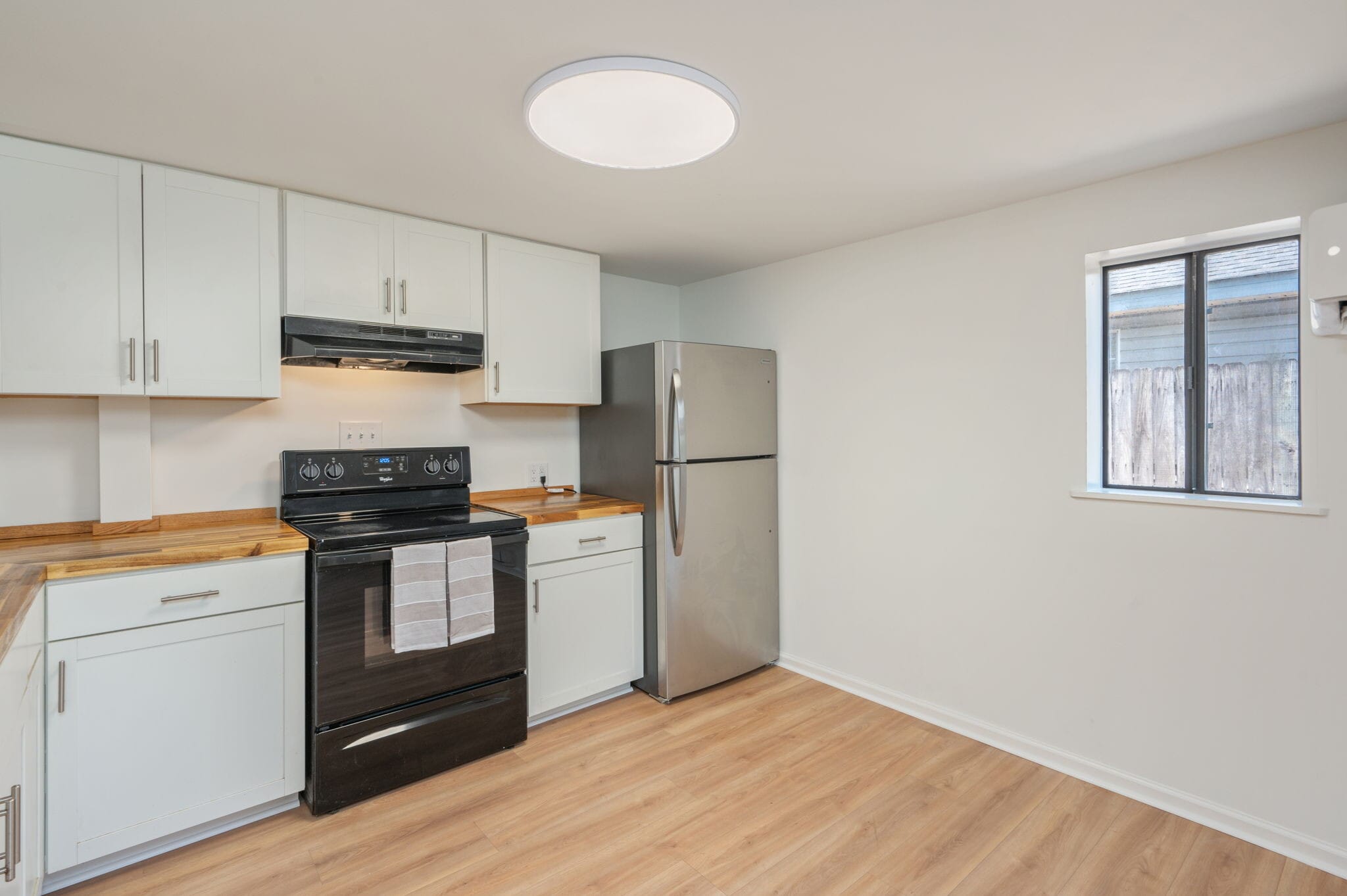 Building Photo - 1002 High Grove Ct