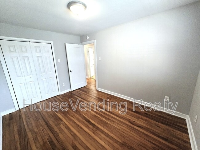 Building Photo - 812 Brewster Rd