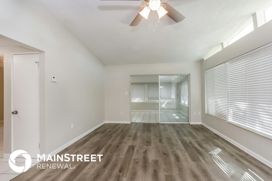 Building Photo - 3759 St Charles Cir
