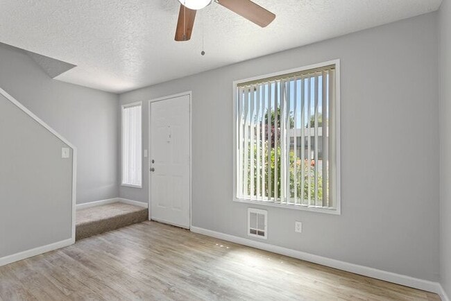 Building Photo - 2 bedroom unit. Pets OK! Lots of upgrades!...
