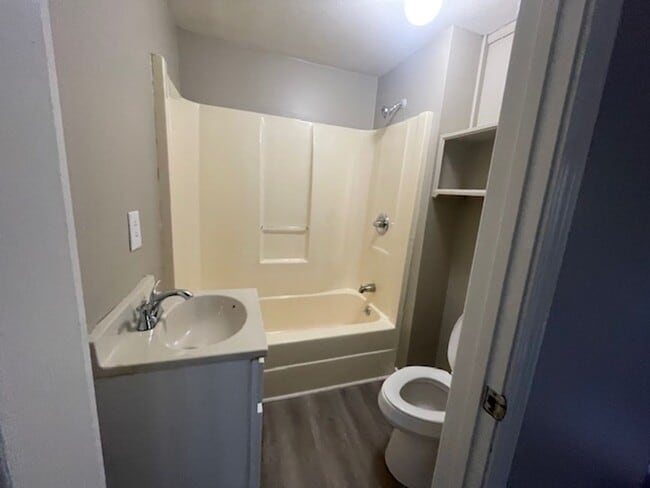 Building Photo - Renovated 2 Bedroom 1 Bath Home for Rent!!