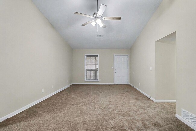 Building Photo - Renovated 3 Bedroom 2 Bath Home