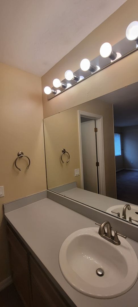 Building Photo - 2/2.5 Townhome Mile Run