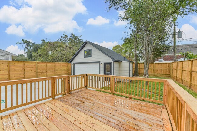 Building Photo - 2606 Oakdale St