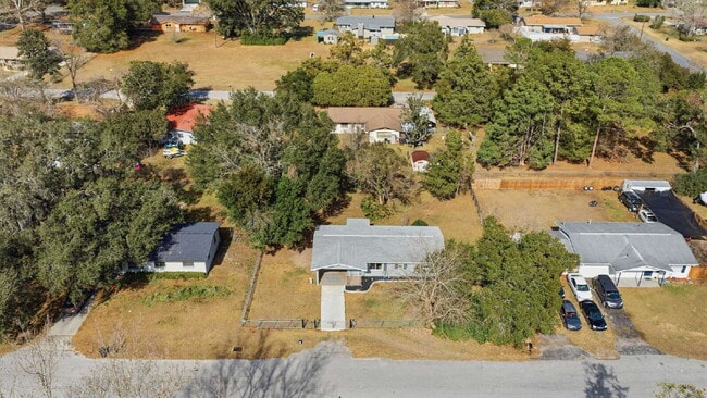 Building Photo - Cozy, fenced 2BR, 1.5BA in NE