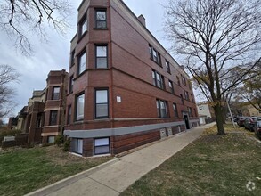 Building Photo - 4704 N Leavitt St