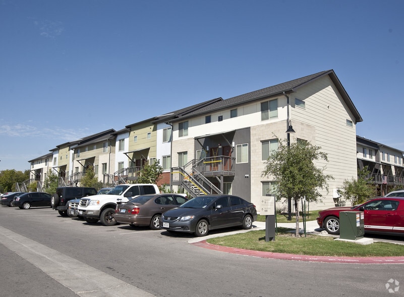 Building Photo - The Thompson | Student Housing