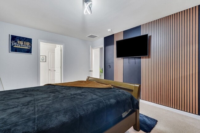 Building Photo - 4 Bed, 2 Bath Gem in Park West!