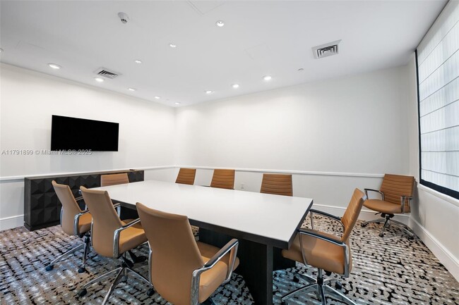 Building Photo - 610 W Las Olas Blvd
