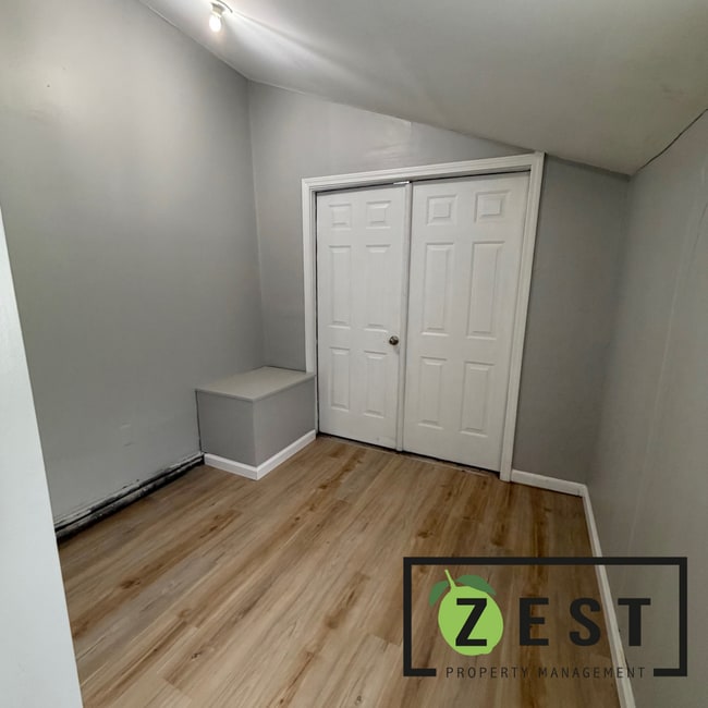 Building Photo - SHOWING CANCELED! Gorgeous 2bed 1 bath Home