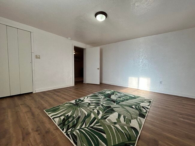 Building Photo - 607 1/2 Baca Ave