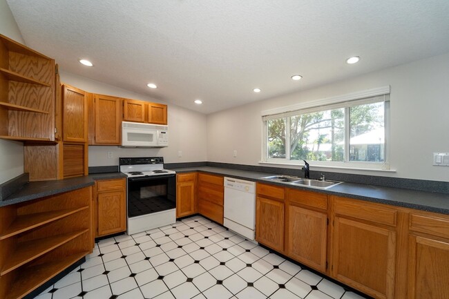 Building Photo - 31 Menendez Rd