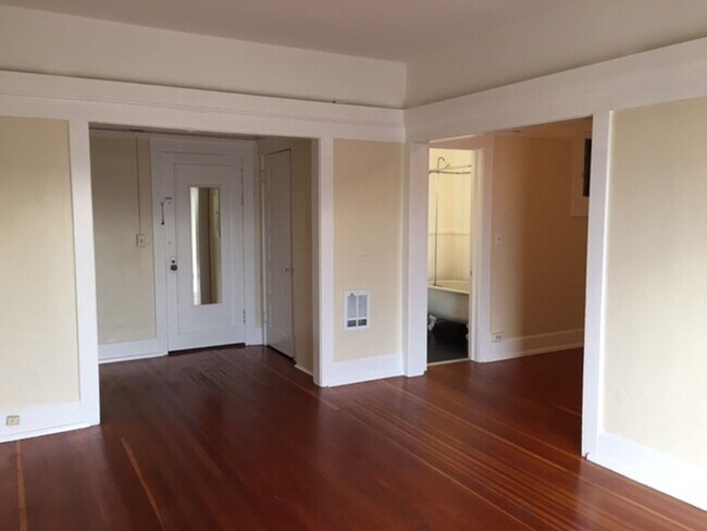 Building Photo - Lomita Vista