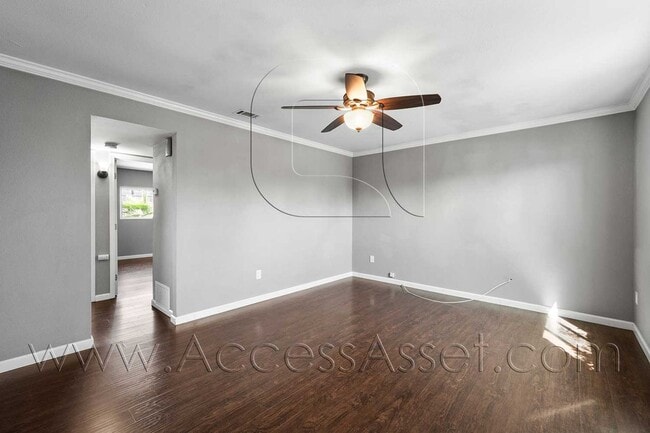 Building Photo - Charming Oceanside Retreat Near Camp Pendleton