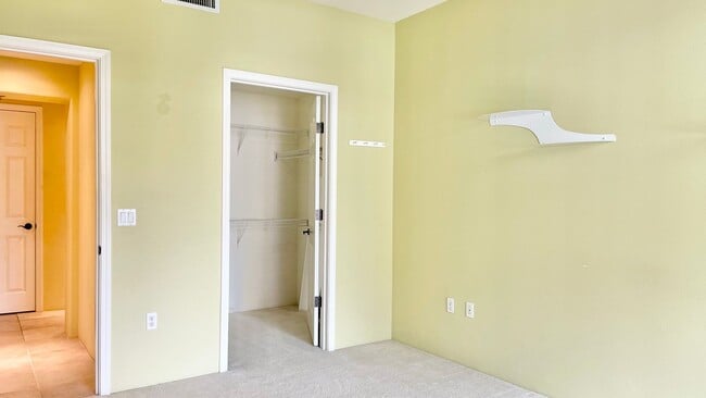 Building Photo - Gated Community in Hawaii Kai! Colony at P...