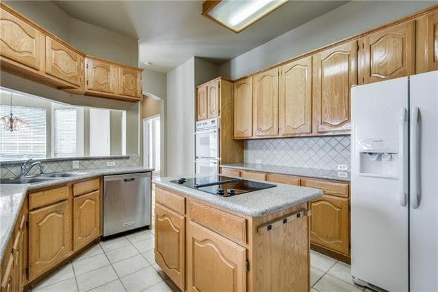 Building Photo - 3876 Ridgelake Ct