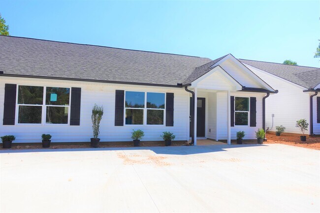 Building Photo - 137B C and S Dr