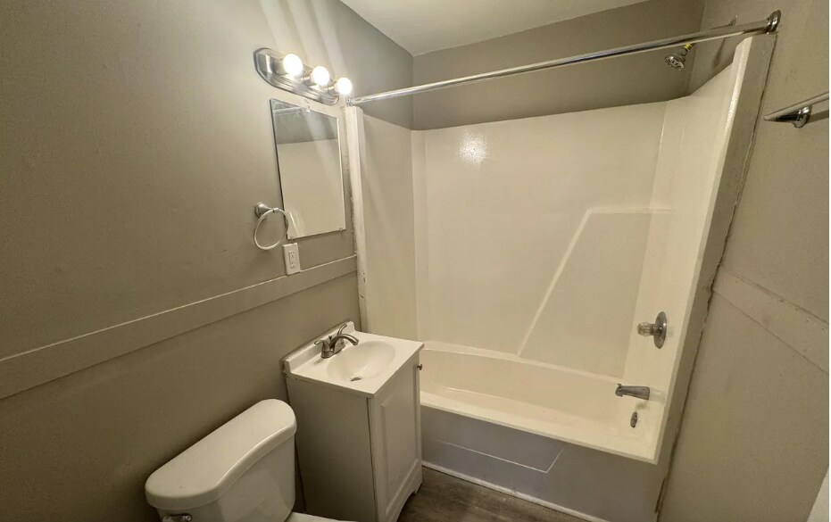 Building Photo - 1213 Laura Ave