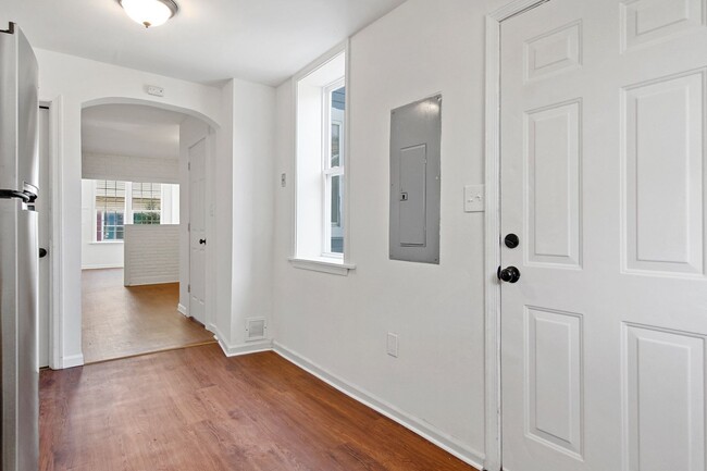 Building Photo - Coming Soon! Spacious 3 Bedroom, 1.5 Bath ...