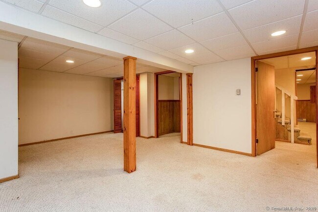 Building Photo - 150 Long Hill Dr