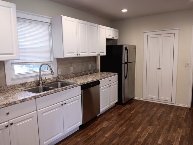 Building Photo - 1202 Marie St