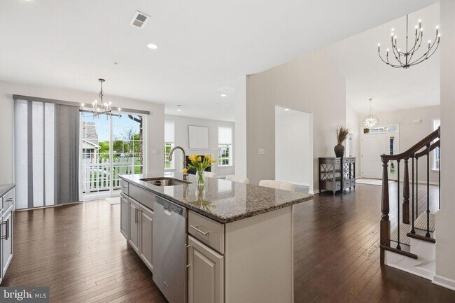 Building Photo - 1190 Webb Dr
