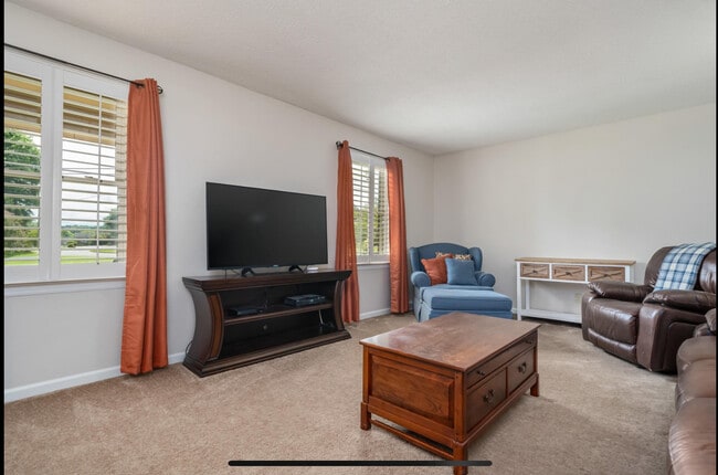 Building Photo - 2211 Kipping St