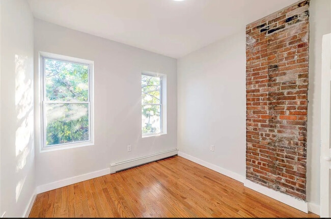 Building Photo - 83 Woodlawn Ave