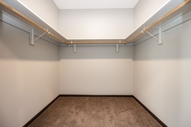 Building Photo - Spacious Townhome with Heated Garage Just ...