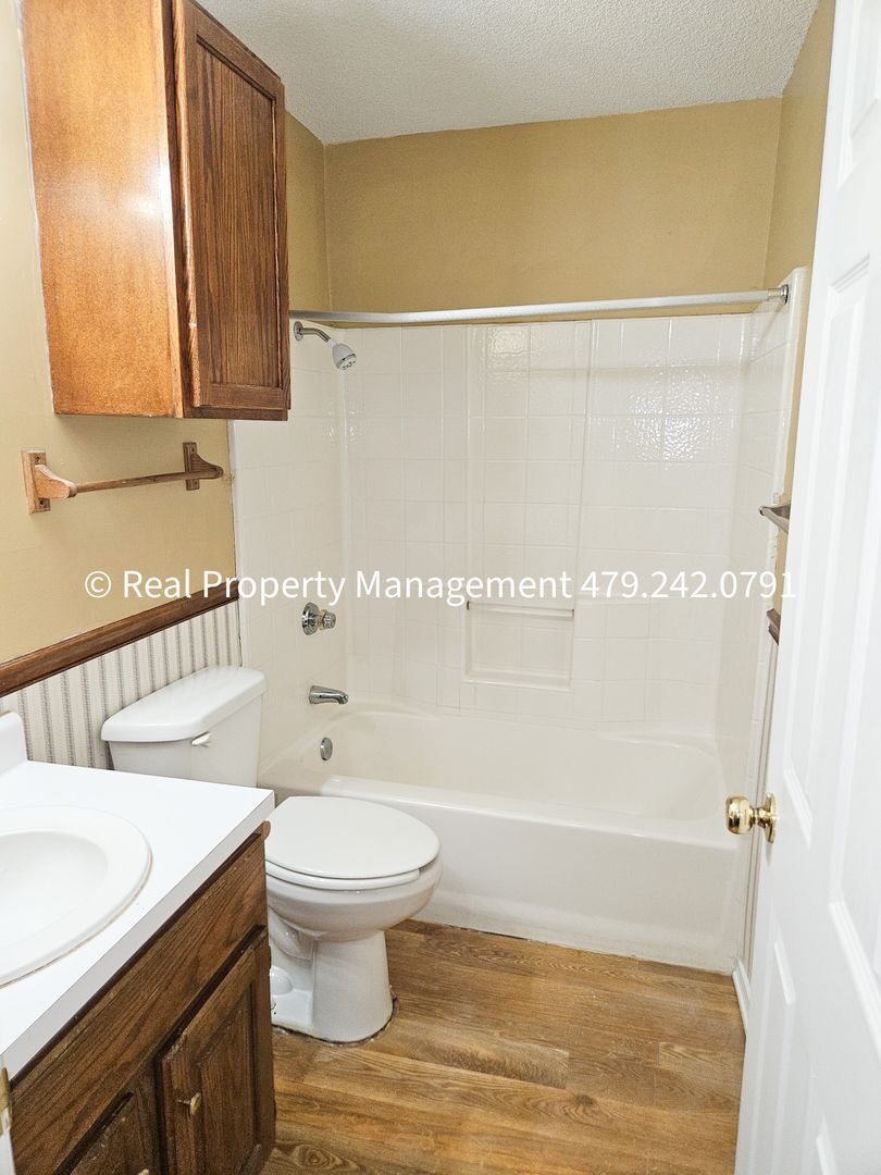 Building Photo - 705 J St