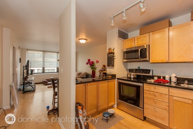 Building Photo - 222 E Pearson St