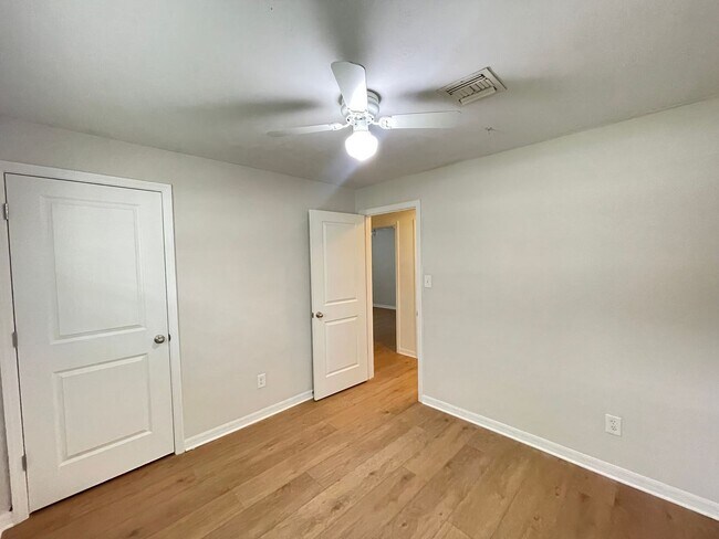 Building Photo - 44 S Cortez Ave